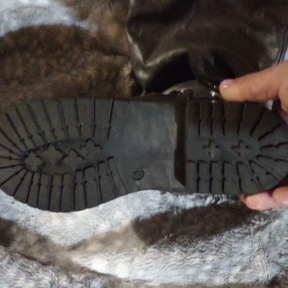 Boots - Picture 4 of 4